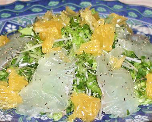 白身の刺身と春みかん・スプラウトのサラダ　ポン酢味